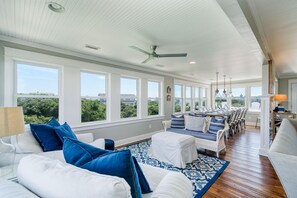 Smart TV, fireplace, DVD player - Beautiful oceanside Southern Shores home w/ large pool & hot tub! (Southern Shores)