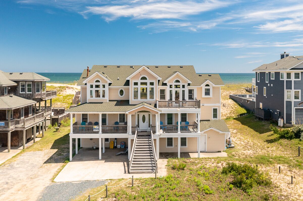 Gorgeous oceanfront home off the beaten path in the 4X4 area of Carova!