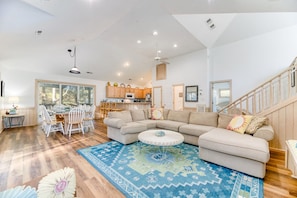 TV, fireplace, DVD player - Well appointed OBX beach house with access to community pool and tennis courts (Corolla)