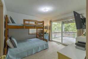 5 bedrooms, internet, bed sheets - Well appointed OBX beach house with access to community pool and tennis courts (Corolla)