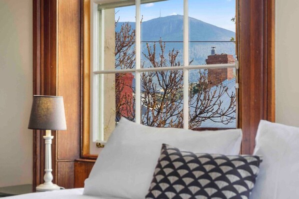 2 bedrooms, iron/ironing board, free WiFi, bed sheets - Cromwell Apartment - 3 Red Doors Battery Point (Battery Point)