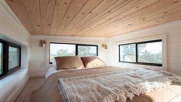 2 bedrooms, bed sheets