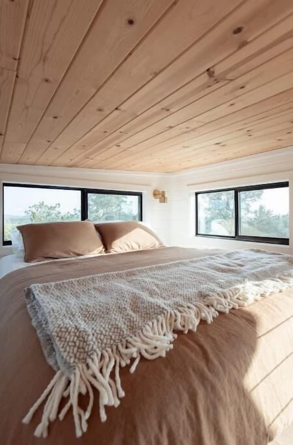 2 bedrooms, bed sheets