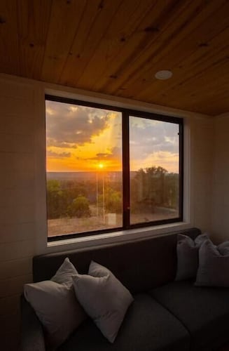 Peaceful Tiny Home on Hilltop with Gorgeous Sunsets & Scenic Views