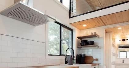 Peaceful Tiny Home on Hilltop with Gorgeous Sunsets & Scenic Views