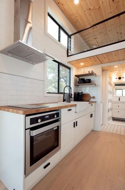 Peaceful Tiny Home on Hilltop with Gorgeous Sunsets & Scenic Views