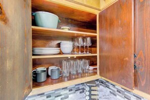 Interior - Workers Haven - Pet Friendly- Patio - Fiber Wi-Fi - King Bed (Beaumont)