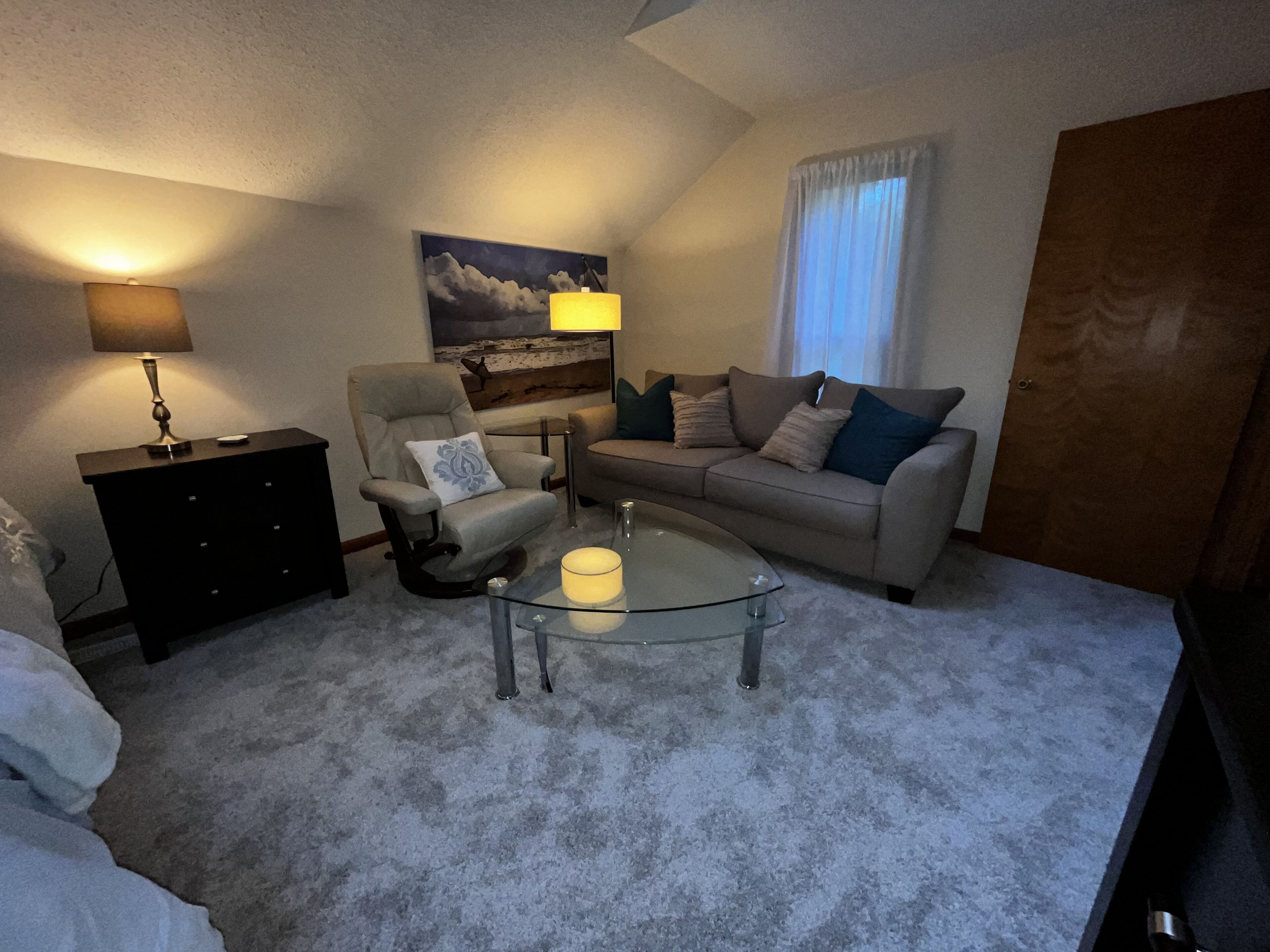 Smart TV, fireplace