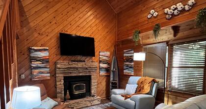 Secluded GA Cabin on 3 acres, 10 minutes from Historic Downtown Newnan, GA