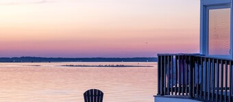 Waterfront Bungalow 2 on Chincoteague Bay (VA)! - Waterfront Bungalow with Two Bedrooms