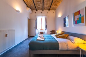 2 bedrooms, iron/ironing board, free WiFi, bed sheets - Casa Bodoni - Two Bedroom Apartment, Sleeps 4 (Rome)
