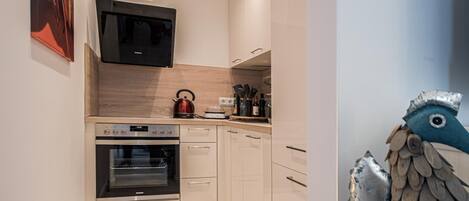 Kühlschrank, Ofen, Herdplatte, Geschirrspüler