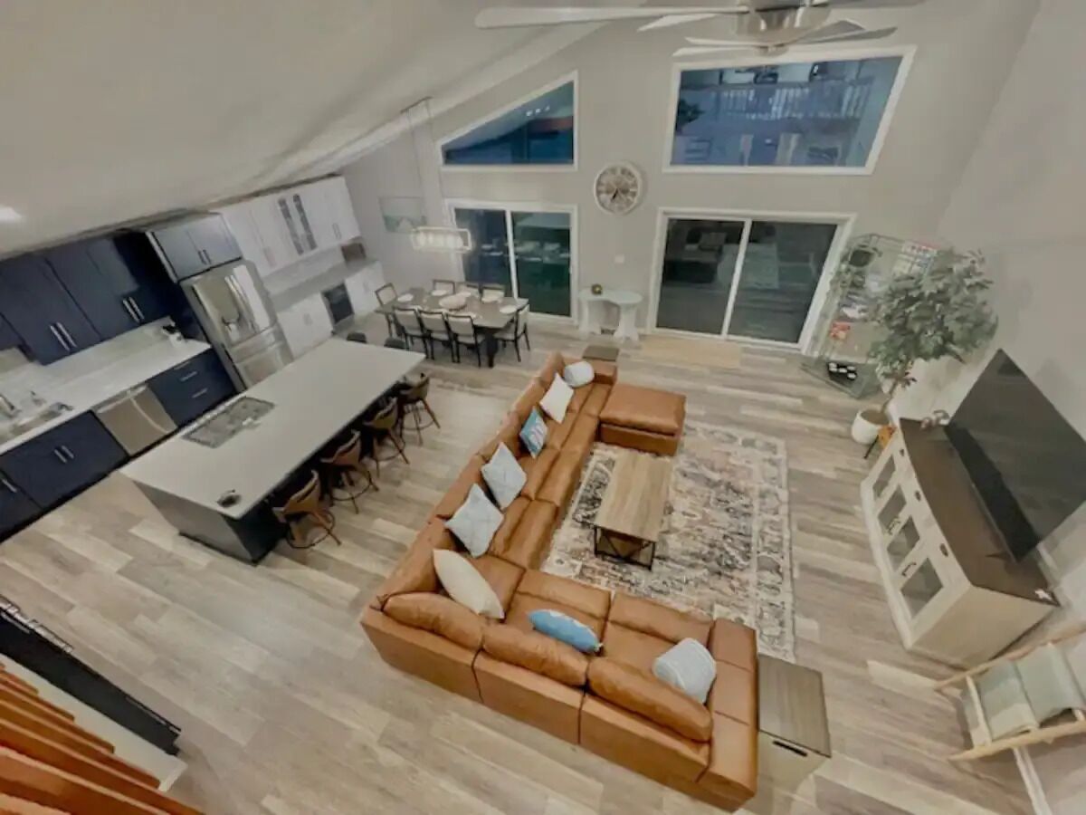 Open family room, kitchen and dining room