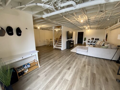 Cozy Industrial Apartment

