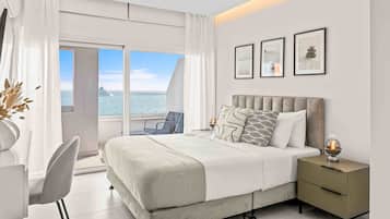 Luxury Studio | In-room safe, blackout drapes, iron/ironing board, free WiFi