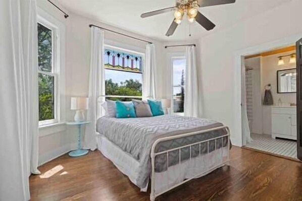 3 bedrooms, iron/ironing board, free WiFi, bed sheets