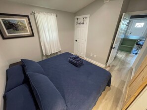1 室のベッドルーム、アイロン / アイロン台、WiFi (無料)、ベッドシーツ