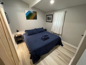 1 bedroom, iron/ironing board, free WiFi, bed sheets - Cutest Bungalow in Carrollton (Carrollton)