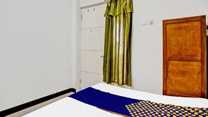 Free WiFi, bed sheets - OYO 93857 Apartemen Kalibata City By Artomoro (Jakarta)
