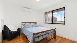 4 bedrooms, WiFi - Seahorse Shores Luxury Stay (Cape Woolamai)