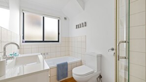 Shower - Seahorse Shores Luxury Stay (Cape Woolamai)