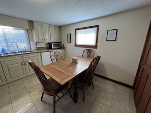 Dining - Pappaw's Fishing Pad #1 (Bluff City)