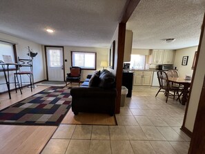 TV - Pappaw's Fishing Pad #1 (Bluff City)