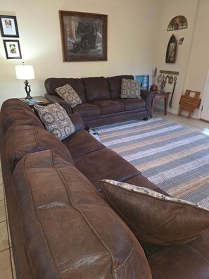 Smart TV - Pappaw's Fishing Pad #2 (Bluff City)