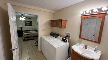 2 chambres, accès au Wi-Fi (inclus), literie fournie