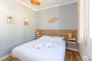 2 bedrooms, iron/ironing board, travel cot, free WiFi - Charming house 100m from the beach (Pornic)