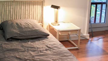 5 bedrooms, desk, travel cot, free WiFi