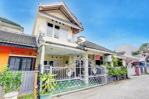 Exterior - OYO 93859 Saffa 27 Guest House Syariah (Baturetno)