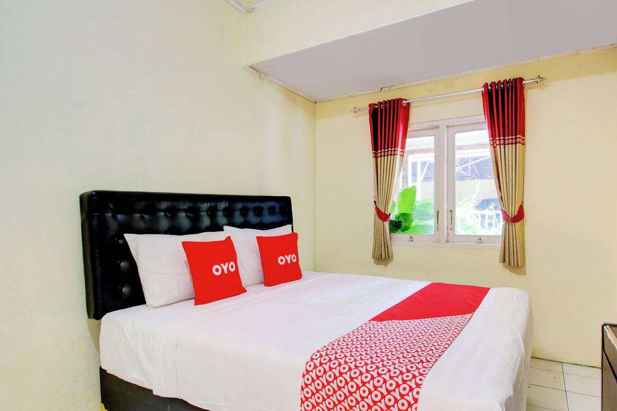 Deluxe Double Room | Free WiFi, bed sheets