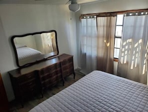 3 多间卧室、客房内保险箱、免费 WiFi、床单