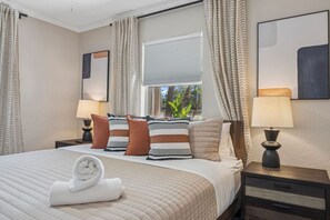 3 bedrooms, desk, iron/ironing board, travel cot