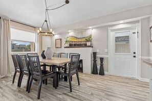 Dining - Modern Pool Home, Central to Beach and Downtown (Seminole)