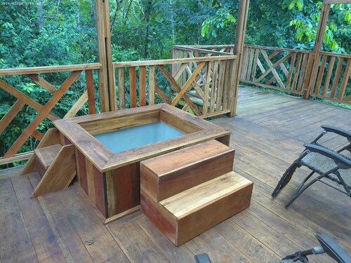 Riverside Joy Cabin: Solar Hot Tub, Private Decks, Rainforest Reserve Costa Rica