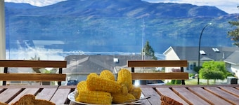 Lake View House In Peachland