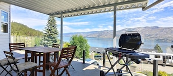 Lake View House In Peachland