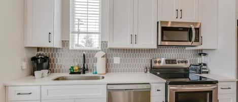 Refrigerador, microondas, horno, placa de cocina