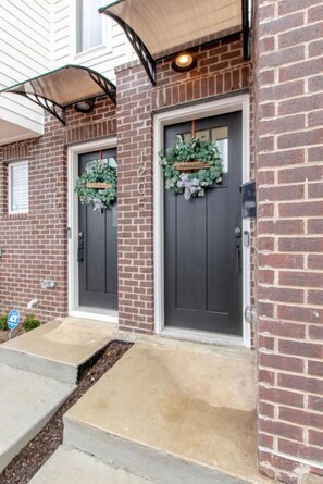 Exterior detail - Jazz Junction – 4BRs/7 Beds – 7 Mins to Broadway (Nashville)
