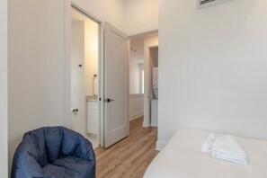 4 عدّة غرف نوم ومكتب ومكواة/لوح كي وواي فاي