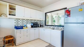 Fridge, microwave, stovetop, electric kettle