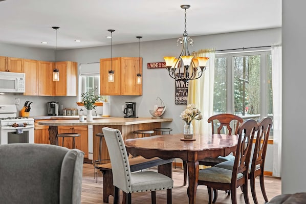 House (3 Bedrooms) | Interior