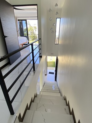 Interior - Alojamiento Moderno y Lujoso con Increible Vistas Schillsnvolcanoviews (Ciudad Quesada)