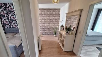 3 Schlafzimmer, Schreibtisch, Bügeleisen/Bügelbrett, WLAN