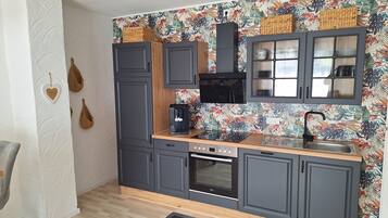 Kühlschrank, Ofen, Herdplatte, Geschirrspüler