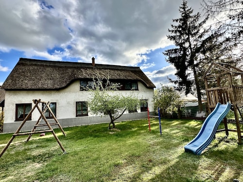Ferienwohnung mit Terrasse und Spielplatz - Ferienwohnung auf Usedom