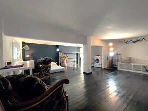 1 bedroom, iron/ironing board, WiFi, bed sheets - City Center Artistic Loft,3 minutes from Thessaloniki’s Waterfront. Pet friendly (Thessaloniki)