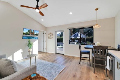 Guesthouse Poolside Suite 700sf 1 BR/2 BA/LR